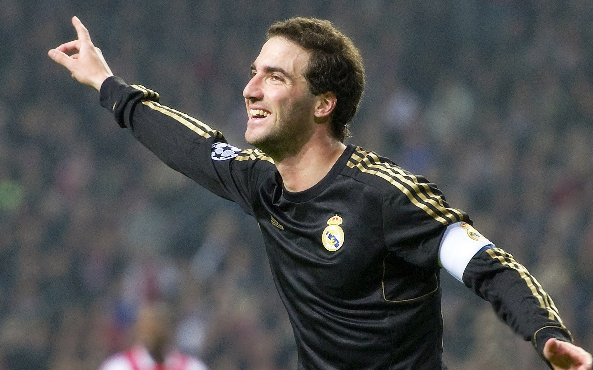 “足球+家庭”融合作为行业创新热点，全民参与氛围日益浓厚，足球合作的重要性